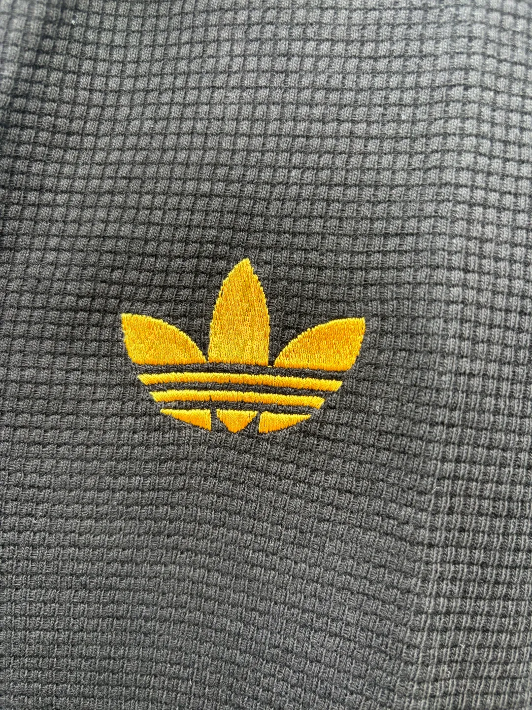 🈴𝟰 Color collection. Chip version 𝟬𝟱𝟰𝟰𝟳# Exclusive real shot/difference between various stolen pictures and online version on the market [𝗔𝗱𝗶𝗱𝗮𝘀Adidas clover chest embroidery for men and women Same Style𝗩 collar short sleeves] ✅Full set of 1:1 customized accessories ➕Customized three-label ➕𝗬𝘂𝗮𝗻 version hang tag ➕𝗹𝗼𝗴𝗼 packaging bag🔥 ➕Scan the tag to enter the official website. ✅Top Original version, ins Xiaohongshu Dewu Kuaishou and many bloggers wear it. ✅Adidas is a rare V-neck with no buttons, personalized setting and generous temperament, showing the elegance at a glance. ✅Three standards are customized with 270g waffle original Authentic custom-made imported fabrics for the watch, and the overall tailoring adopts three-dimensional structure tailoring! Ergonomically designed, more flexible when wearing! The cut is streamlined and streamlined, allowing you to move flexibly with your body! Integrates functionality, beauty and durability! Suitable for business, travel, leisure and many other occasions! ⭕The high version of the best products🐮is different from the junk products in the market🗯️The same picture but different prices means different versions. ❌Don’t be fooled by the same copywriters and pirated pictures from outside that mix and distribute high-luxury pictures at low prices. After comparing the quality, you will know where the gap is. Don’t lie. I don’t guarantee that my products are the cheapest, but I definitely guarantee that they are worth every penny of your hard-earned money! ‼ ️We don’t slash prices or lower prices, we supply products with heart and only make high-end versions!!! Breasts Jimei must see the details of my home clearly, the pictures of my home are all taken by the owner himself❤️ Color: White Black Green Light Blue Size S-XXL
